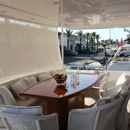 Beautiful Motor Yacht * Barcelona