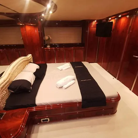 Botel Beautiful Motor Yacht *